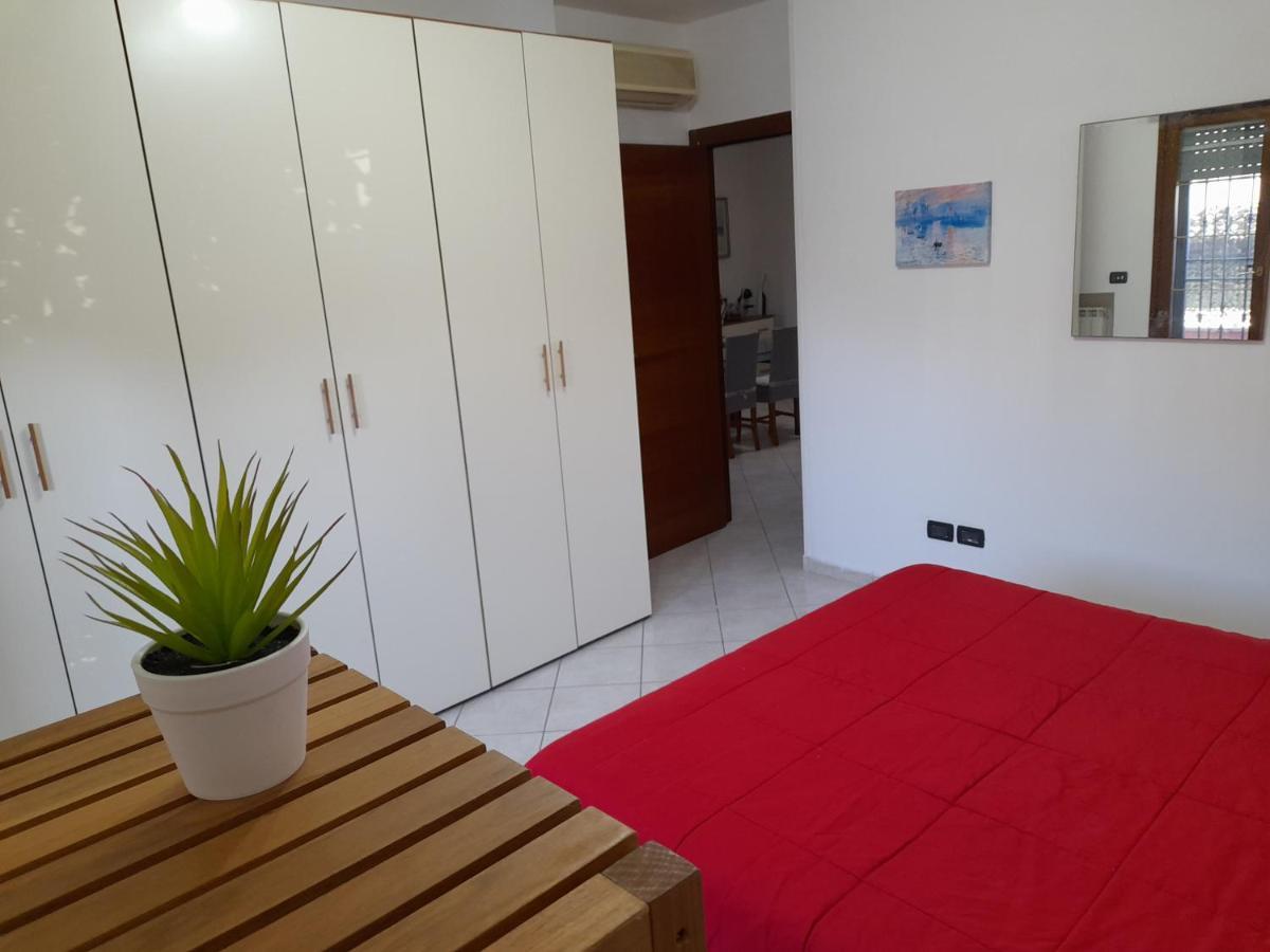Casa Con Veranda In Centro - Comodo Parcheggio E Garage Incluso ลาตินา ภายนอก รูปภาพ