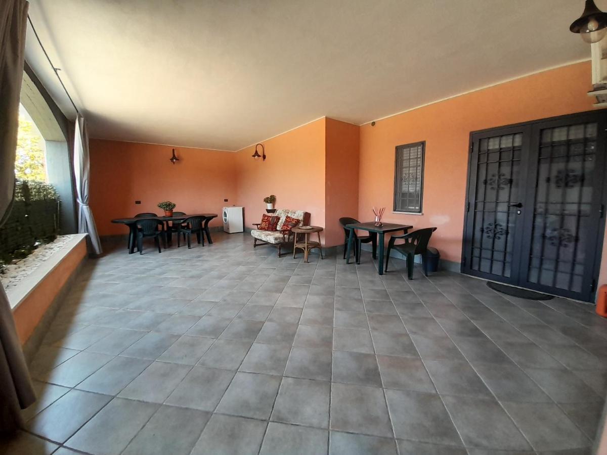 Casa Con Veranda In Centro - Comodo Parcheggio E Garage Incluso ลาตินา ภายนอก รูปภาพ